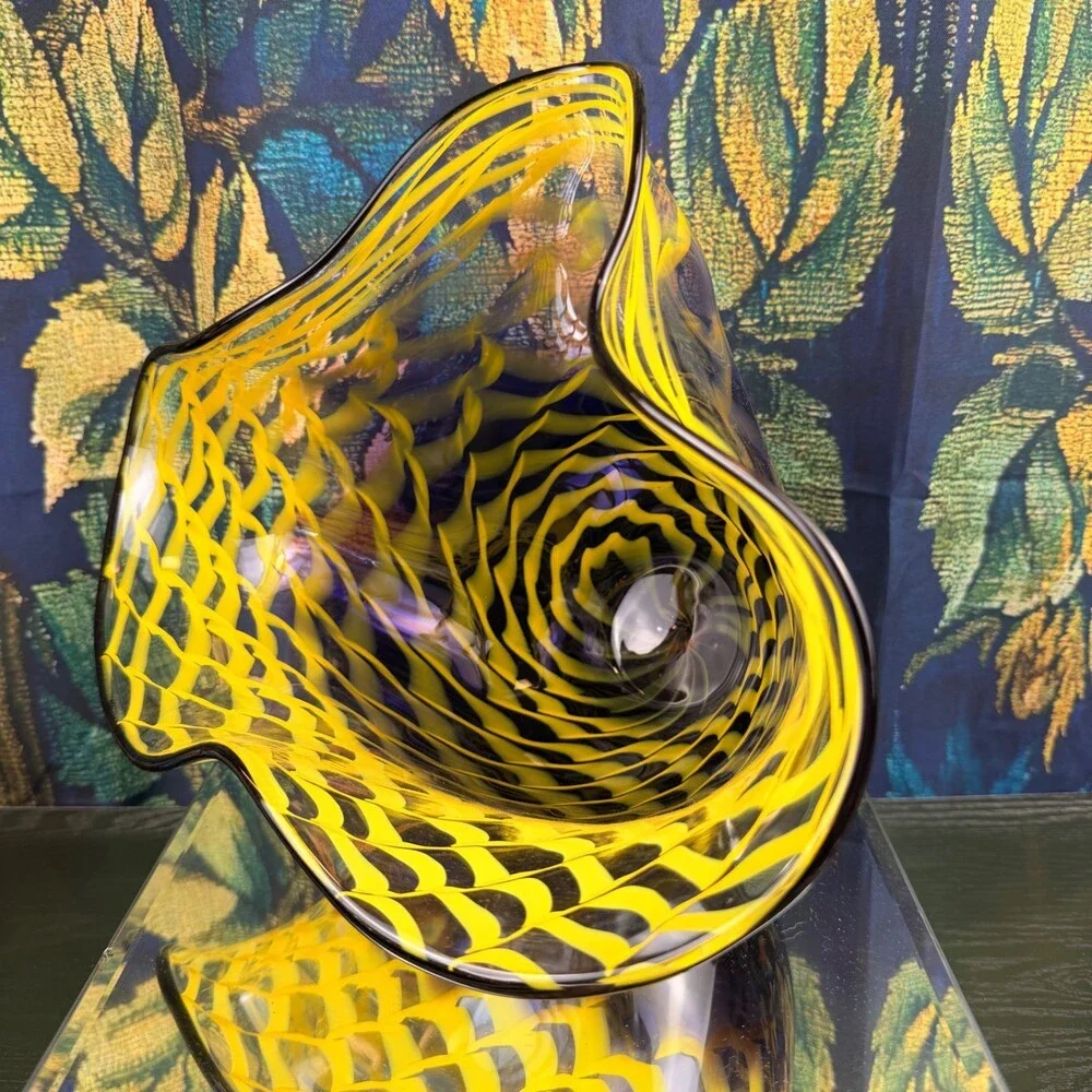Chuley Style Handkerchief Vase 11.5
